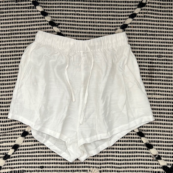 White cotton/linen blend shorts - Picture 1 of 2